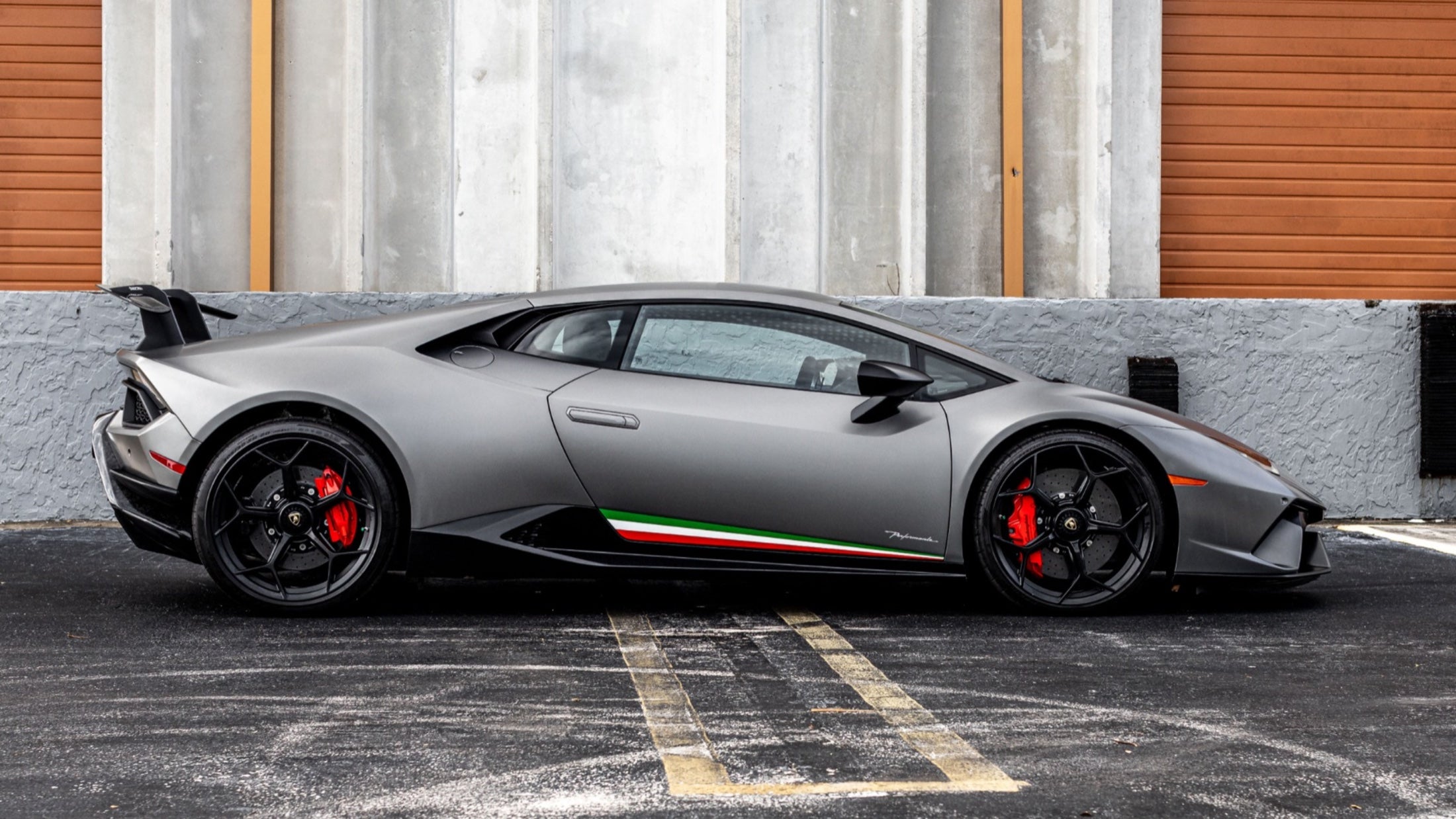Lamborghini Huracán 2021 gallery view 3