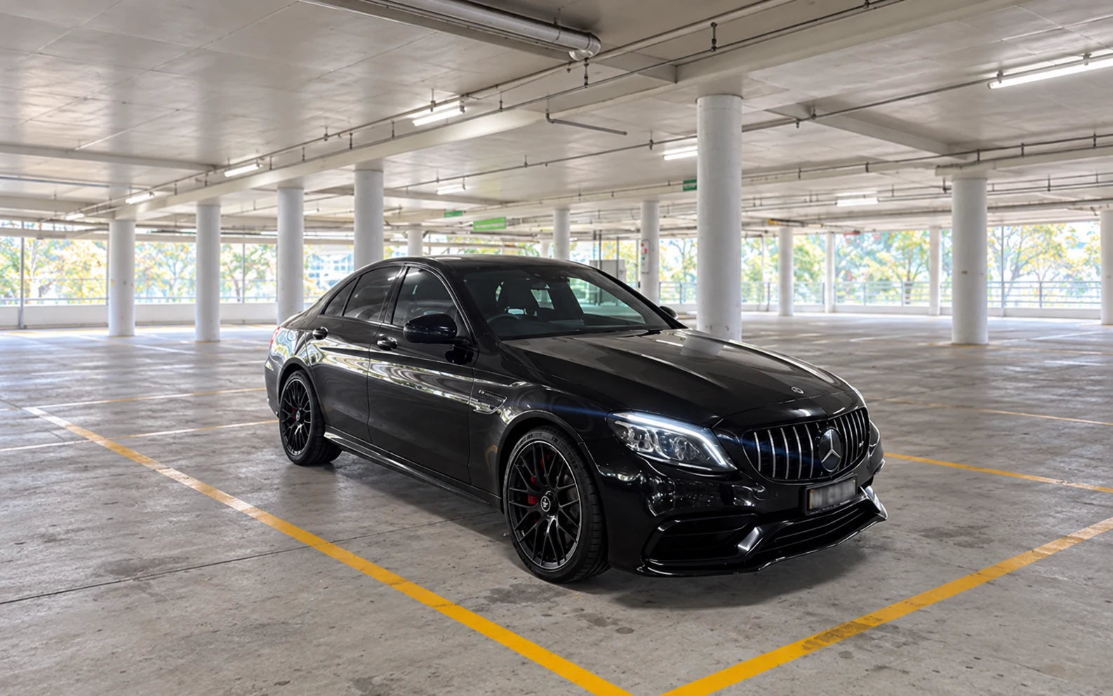 Mercedes C63 AMG gallery view 2
