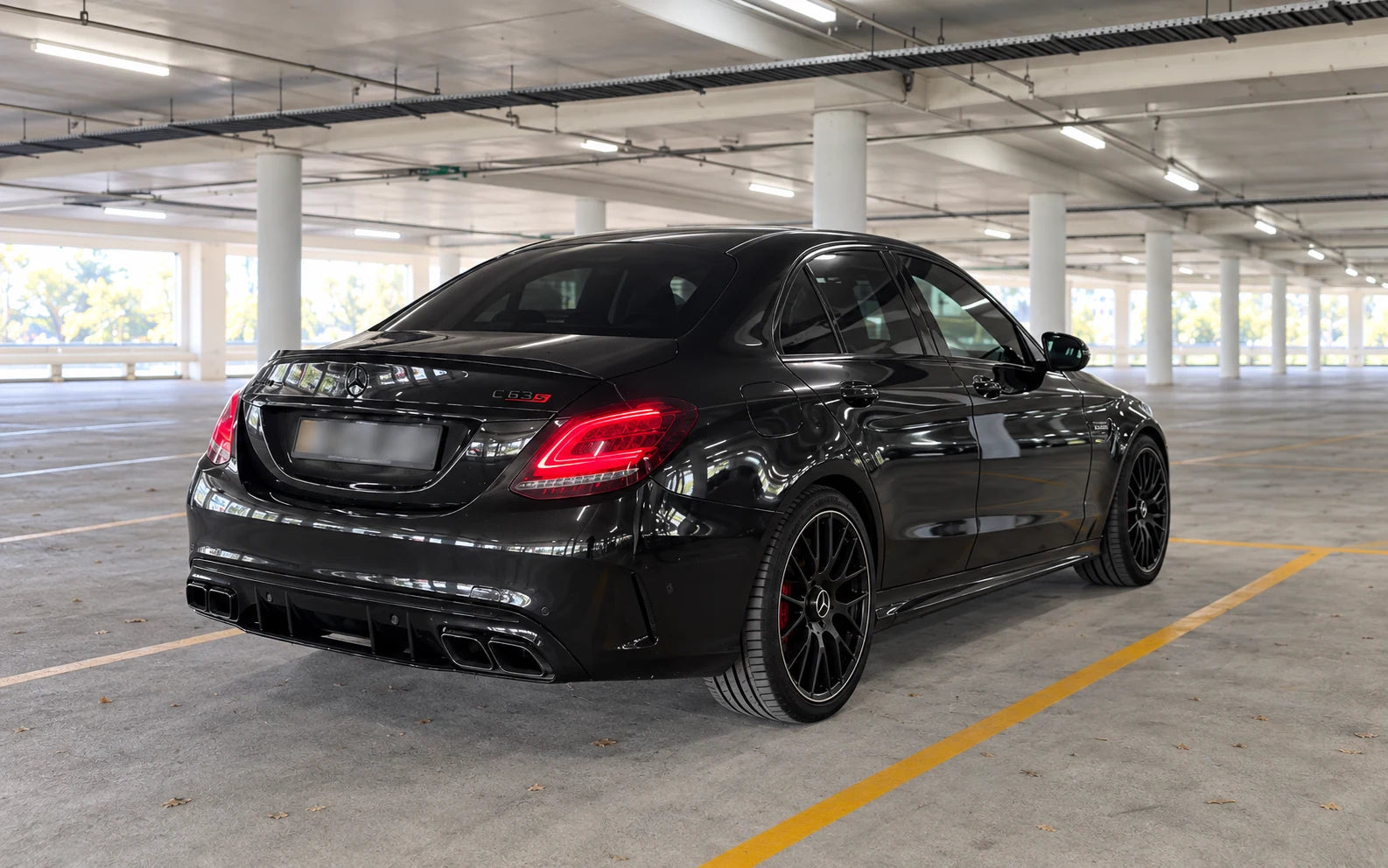 Mercedes C63 AMG gallery view 6