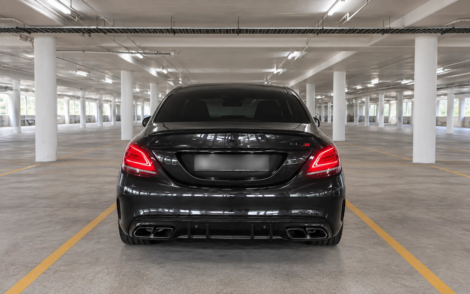 Mercedes C63 AMG gallery view 3