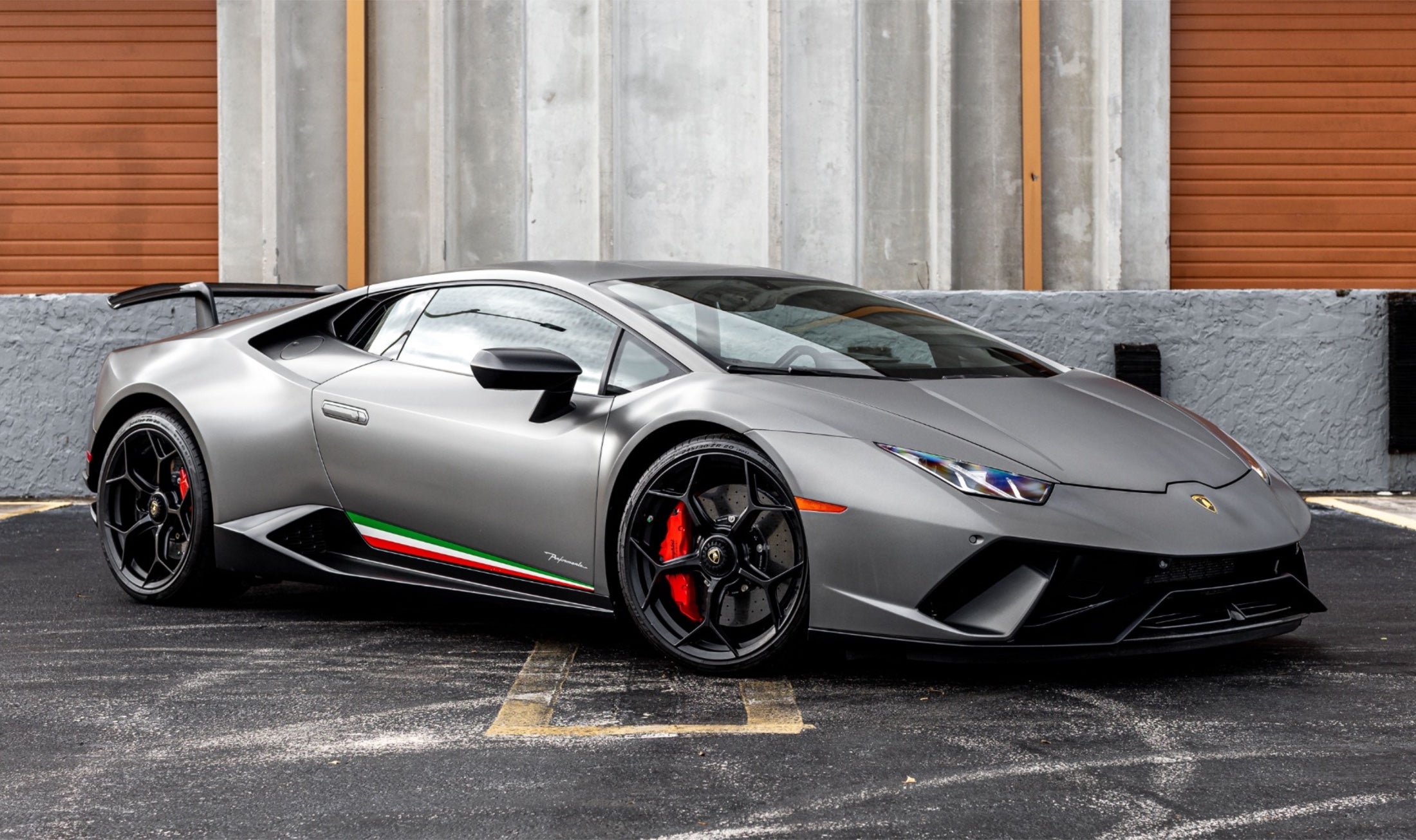 Lamborghini Huracán 2021 gallery view 2